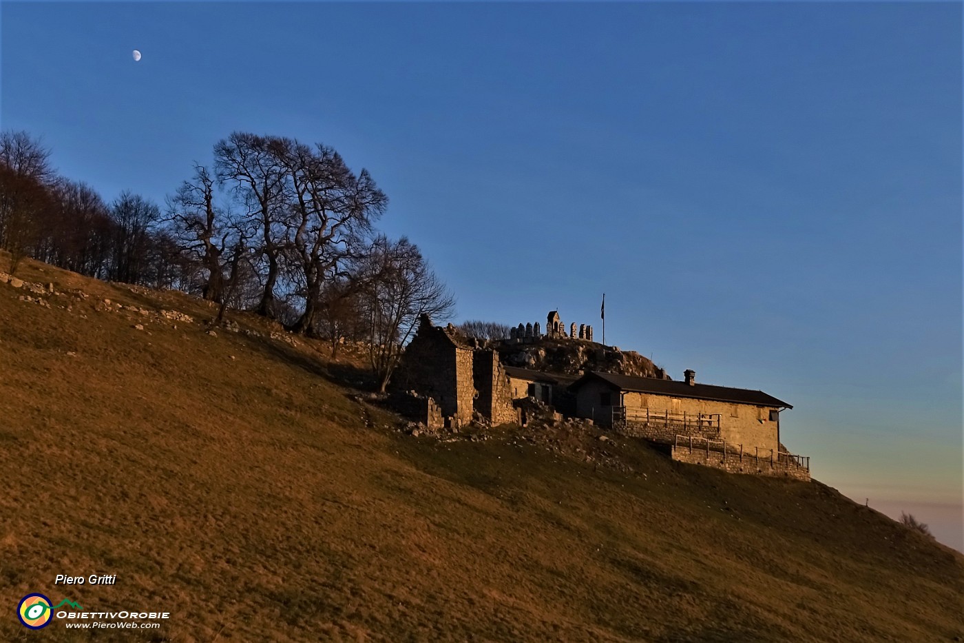 94 e sopra i Tre Faggi ...spunta la luna dal monte.JPG